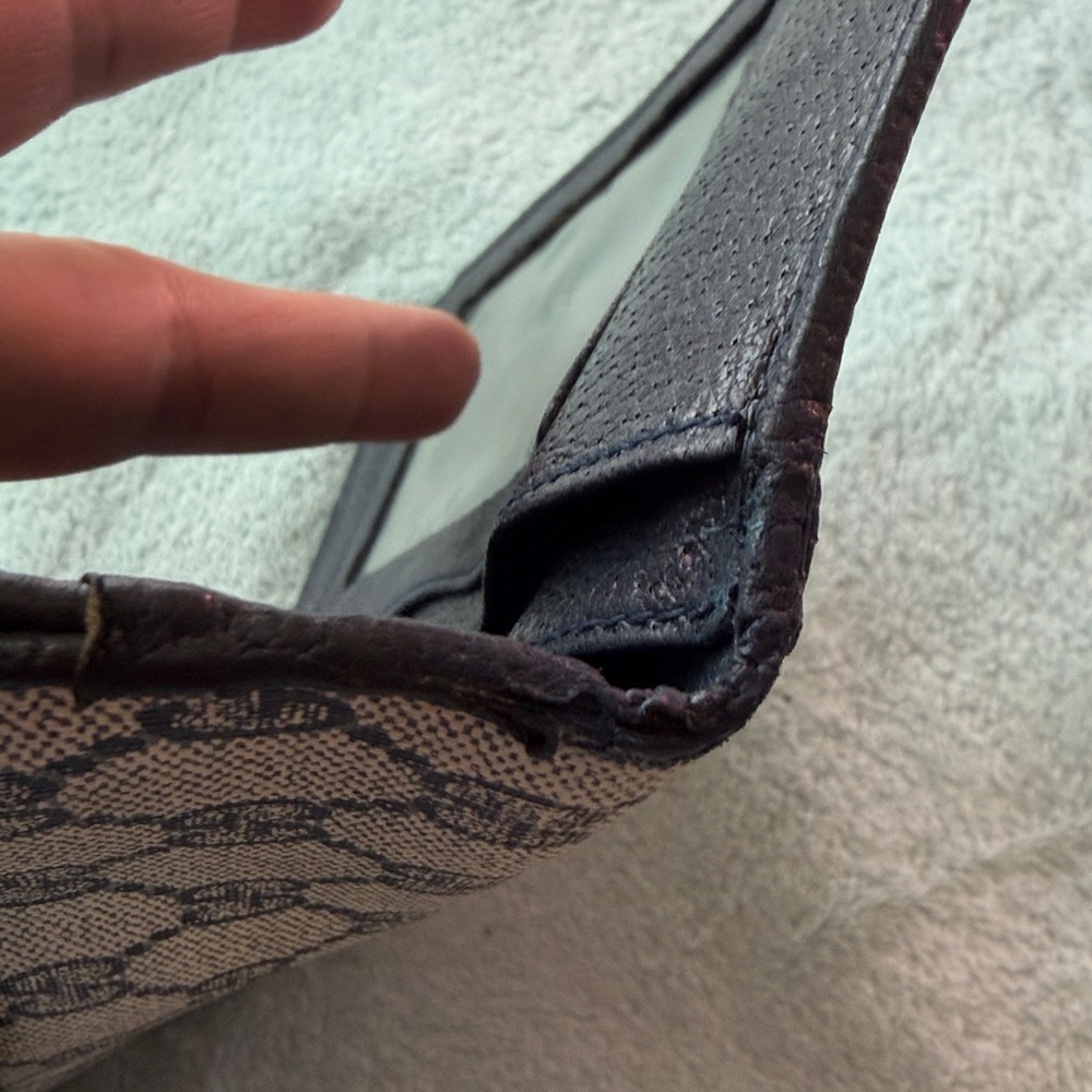 Gucci Black and Cream Monogram Clutch - Picture 13 of 16